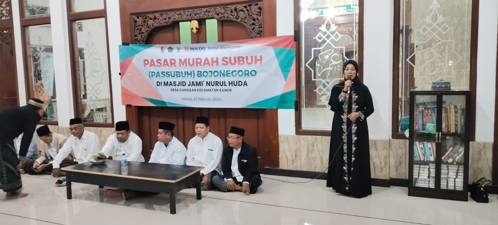 Pasar Murah Subuh Digelar BKMM-DMI dan Bulog Bojonegoro Di Masjid Jami` Nurul Huda Desa Cangaan 