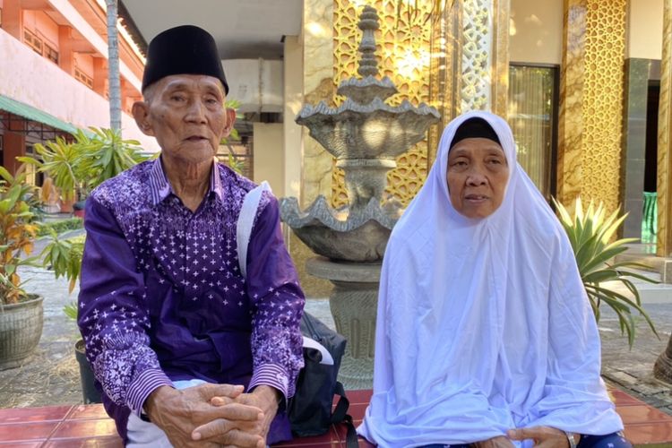 Pasutri Bojonegoro Bisa Haji dari Penghasilan Parkir, Sisihkan Uang untuk Infak